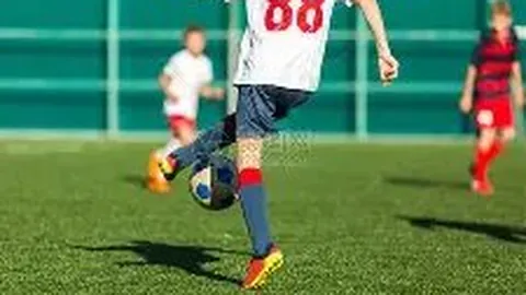 李咏千金深夜晒美照，风格突变秀纤腰