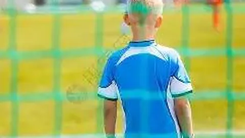 张镇麟抵达上海浦东机场，加盟上海男篮